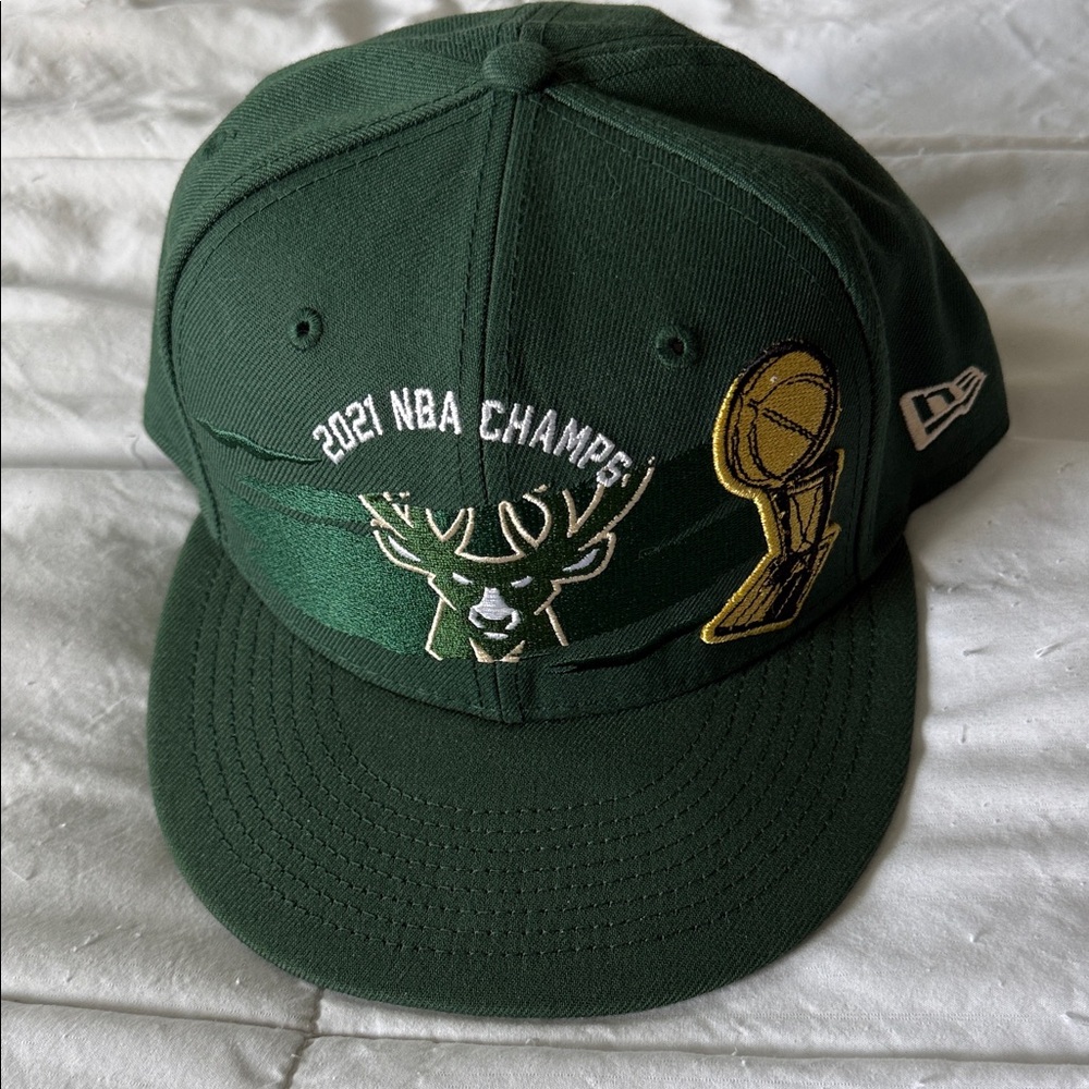 New Era Green Milwaukee Bucks 2021 Champs Snapback Hat